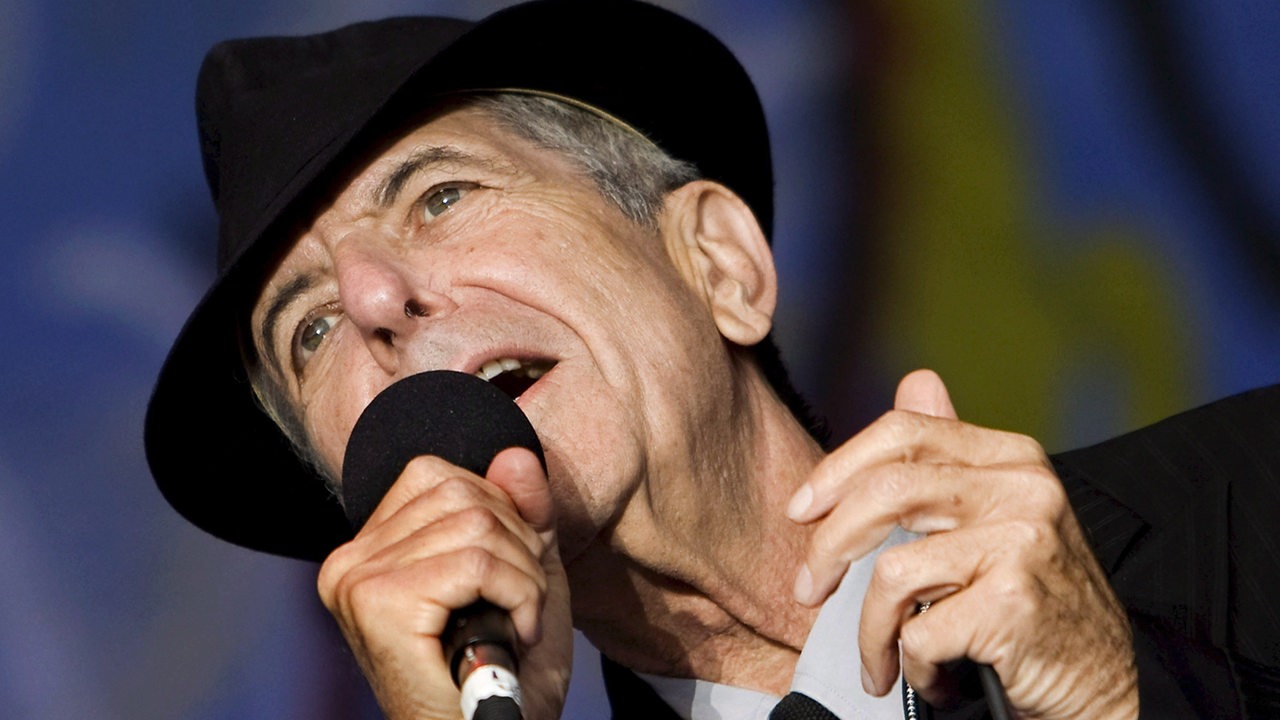 Der kanadische Folk-Poet Leonard Cohen auf der Bühne in Amsterdam 2008